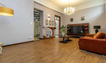 Casa tipo para venda com 3 quartos, sendo 3 suítes, 239m²