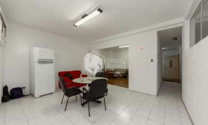 Casa tipo para venda com 4 quartos, sendo 1 suíte, 317m²