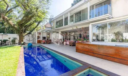 Casa tipo para venda com 4 quartos, sendo 4 suítes, 350m²