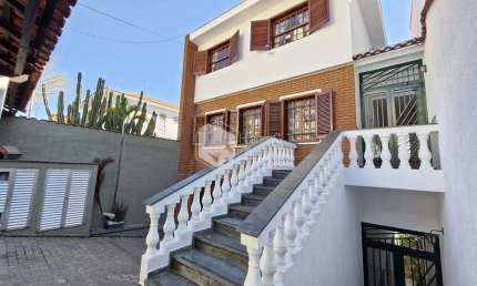 Sobrado para venda com 4 quartos, sendo 2 suítes, 210m²