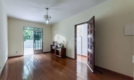 Sobrado para venda com 3 quartos, sendo 1 suíte, 180m²