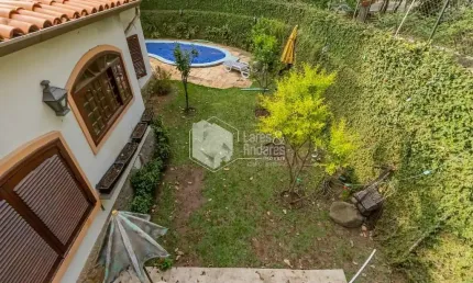 Casa tipo para venda em Alto de Pinheiros com 4 quartos, sendo 2 suítes, 400m²