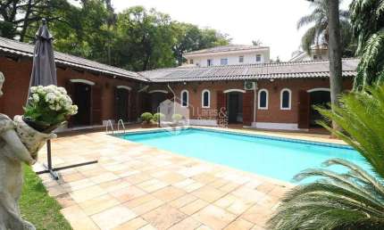 Casa tipo para venda com 5 quartos, sendo 2 suítes, 460m²