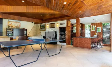 Casa em condomínio para venda e locação com 5 quartos, sendo 5 suítes, 953m²