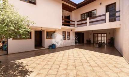 Sobrado para venda com 3 quartos, sendo 3 suítes, 248m²