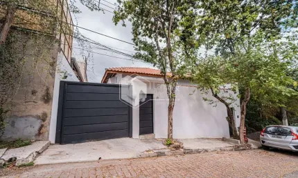 Casa de vila para venda com 3 quartos, sendo 2 suítes, 360m²
