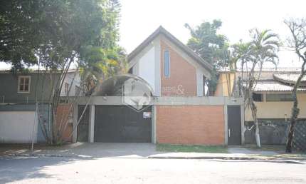 Sobrado para venda em Jardim Morumbi com 4 quartos, sendo 2 suítes, 390m²