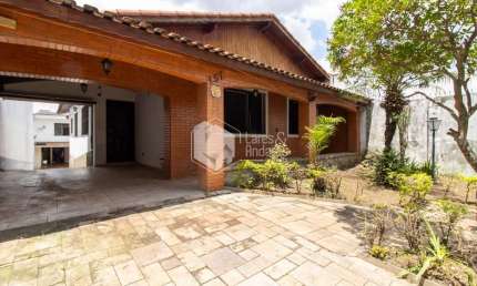 Sobrado para venda com 3 quartos, sendo 1 suíte, 180m²