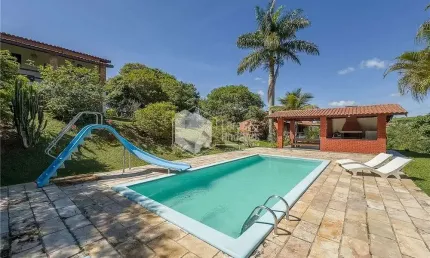 Casa em condomínio para venda com 3 quartos, sendo 1 suíte, 379m²