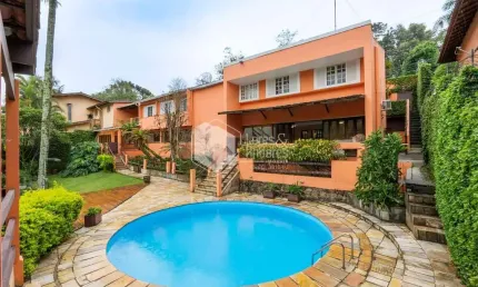 Casa tipo para venda em Granja Viana com 5 quartos, sendo 2 suítes, 380m²