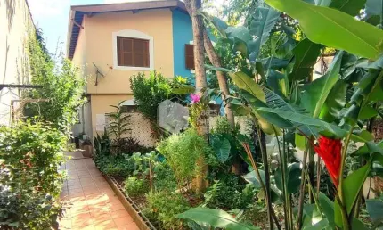 SOBRADO COM 250 M², 3 DORMS (1 SUÍTE), ARMÁRIOS NA COZINHA E NOS DORMS, EDÍCULA  REFORMADA COM BANH