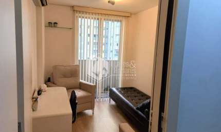 SALA À VENDA, COM 37M² 2 SALAS + RECEPÇÃO, 2 BANHEIROS, COM SACADA E VISTA DO NONO ANDAR, COM 1 VAG