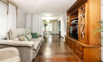 Casa tipo para venda com 3 quartos, sendo 1 suíte, 335m²