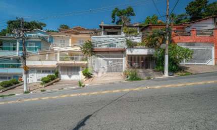Sobrado para venda com 4 quartos, sendo 2 suítes, 236m²