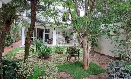 Sobrado para venda e locação em Jardim Luzitânia com 4 quartos, sendo 2 suítes, 322m²