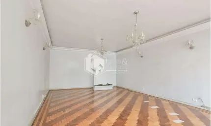 Casa acolhedora com espaço gourmet e churrasqueira, com 3 dormitórios, 2 banheiros bem distribuídos