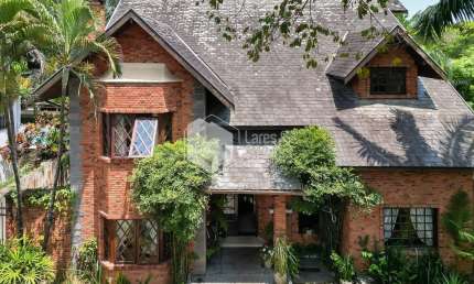 Casa de vila para venda com 4 quartos, sendo 4 suítes, 788m²
