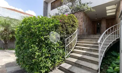 Casa tipo para venda em Vila Carrão com 3 quartos, sendo 3 suítes, 382m²