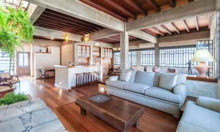 Casa tipo para venda com 3 quartos, sendo 1 suíte, 230m²
