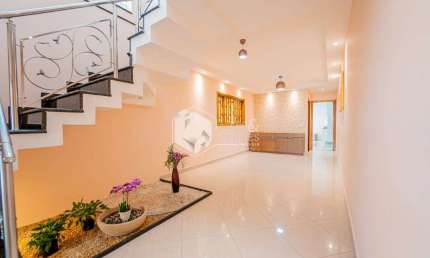 Casa tipo para venda com 4 quartos, sendo 1 suíte, 195m²