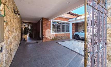 Casa tipo para venda com 5 quartos, sendo 2 suítes, 275m²