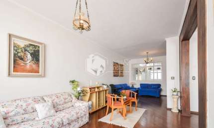 Casa tipo para venda com 5 quartos, sendo 3 suítes, 309m²
