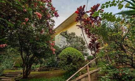 Casa tipo para venda com 3 quartos, sendo 1 suíte, 320m²