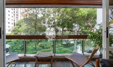 Apartamento tipo para venda com 4 quartos, sendo 4 suítes, 232m²