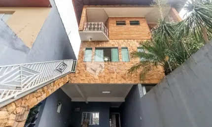 Sobrado para venda em parque são domingos com 3 quartos, sendo 3 suítes, 190m²