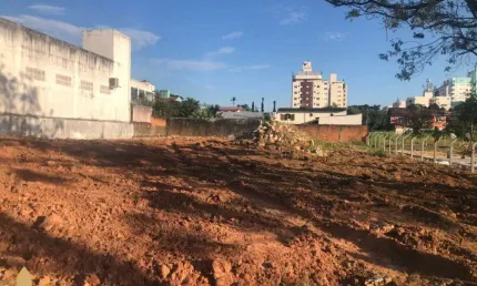 Terreno à venda no Coloninha, Florianópolis  por R$ 3.606.000