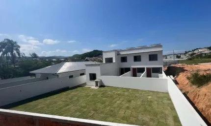 Casa com 3 quartos à venda no Sertão do Maruim, São José  por R$ 690.000