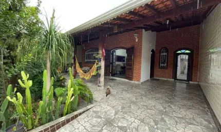 Casa de 3 dormitórios com edícula para venda em São Vicente