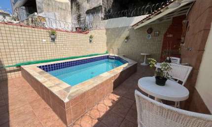 Casa sobreposta para venda com 173m² localizada no Bairro Campo Grande - Santos