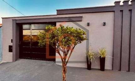 Casa a venda no Parque Igacaba, Araraquara: 3 suites, 2 garagens.