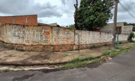 Terreno a venda no bairro Jardim Roberto Selmi Dei em Araraquara