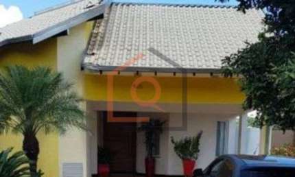 Casa de luxo com 3 suites e area de lazer no condominio Quinta dos Oitis