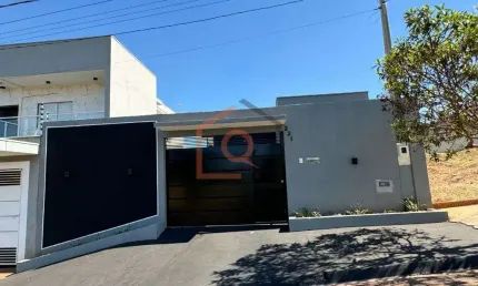 Casa Padrao a venda com 3 dormitorios no Parque Laranjeiras em Araraquara