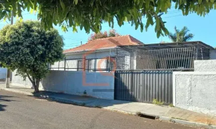 Casa de padrao a venda no Jardim Santa Angelina, Araraquara
