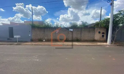Terreno à venda na Avenida José Arantes, Cidade Jardim, Araraquara por R$ 180.000