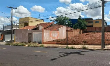 Casa com 3 quartos para alugar na Rua Henrique Lupo, 1624, Vila Harmonia, Araraquara, 31 m2 por R$ 3.800