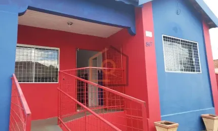 Casa com 4 quartos à venda na Avenida Bandeirantes, 867, Centro, Araraquara, 130 m2 por R$ 420.000