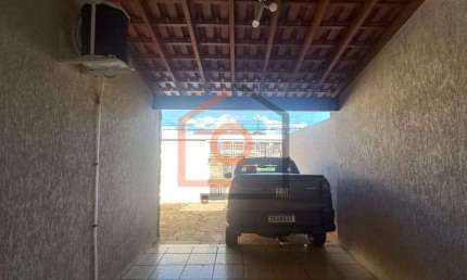 Casa com 3 quartos para alugar na Rua Primo Torquato, 391, Jardim Tinen, Araraquara, 199 m2 por R$ 3.800