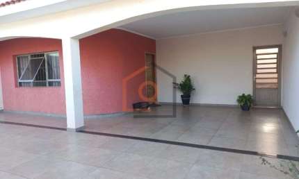 Casa com 2 quartos à venda na Rua Benedito Corrêa Toledo, 35, Jardim Pinheiros (Vila Xavier), Araraquara, 179 m2 por R$ 360.000