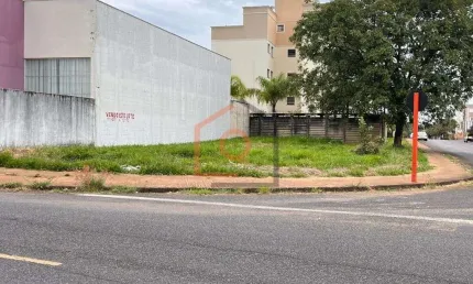 Terreno à venda na Avenida Gumercindo Siqueira, Jardim Magnólias, Araraquara por R$ 550.000