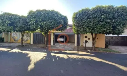 Casa com 3 quartos à venda na Avenida Doutor Agostinho Tucci, 1136, Vila Harmonia, Araraquara, 381 m2 por R$ 1.200.000