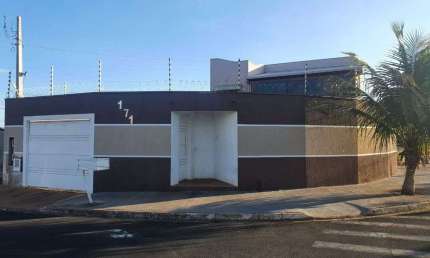 Casa com 3 quartos à venda na Avenida Eduardo Fumio Koda, 171, Residencial Santa Luzia, Araraquara, 95 m2 por R$ 700.000