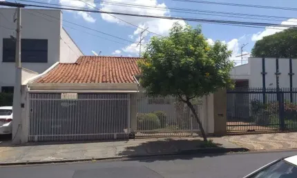 Casa com 3 quartos à venda na Rua Expedicionários do Brasil, 1515, Centro, Araraquara, 202 m2 por R$ 699.000