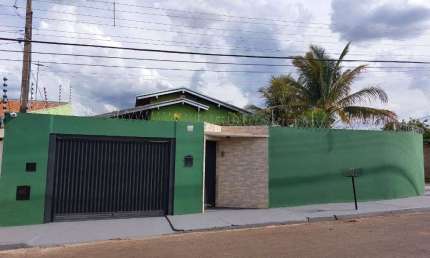 Casa com 3 quartos à venda na Avenida Attilio Biscari, 4, Jardim Brasil (Vila Xavier), Araraquara, 181 m2 por R$ 500.000