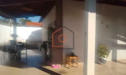 Casa padrao com 3 dormitorios no Jardim Roberto Selmi Dei em Araraquara