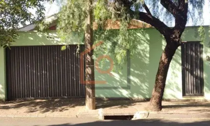 Casa padrao para alugar no Centro de Araraquara | 3 dormitorios, garagem coberta, armarios e eletrodomesticos inclusos